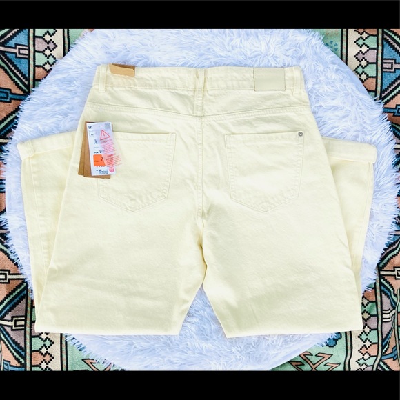 NWT SZ XL Yellow High Rise Mom Jeans - Picture 3 of 3